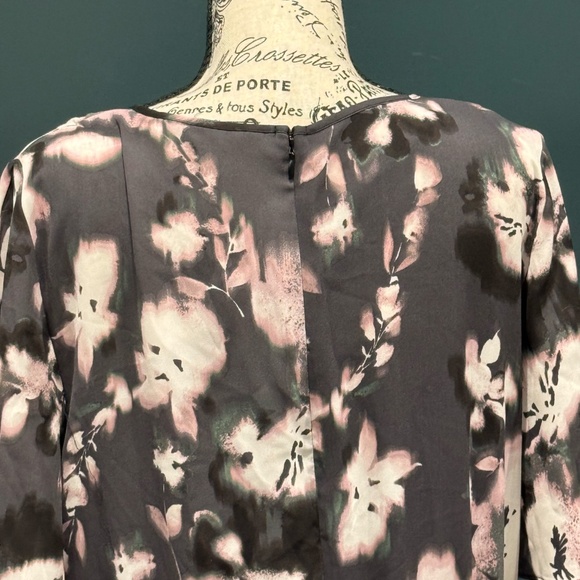 ✨ Simply Vera Vera Wang Floral Twist Front Midi Dress ✨ - Picture 6 of 6